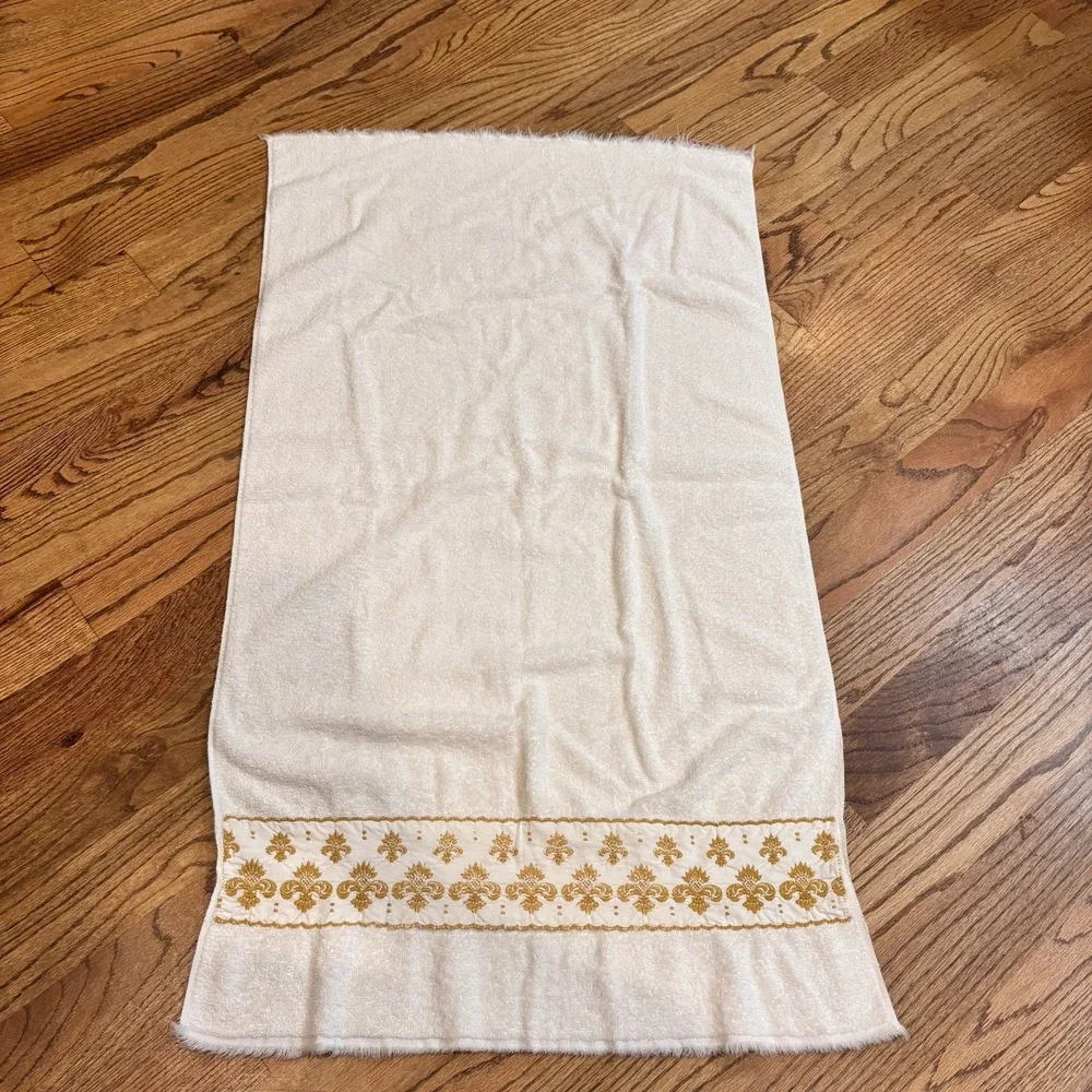 VTG Wamsutta Heritage Bath Towels Set 2 White Gold Fringe MCM Hollywood Regency